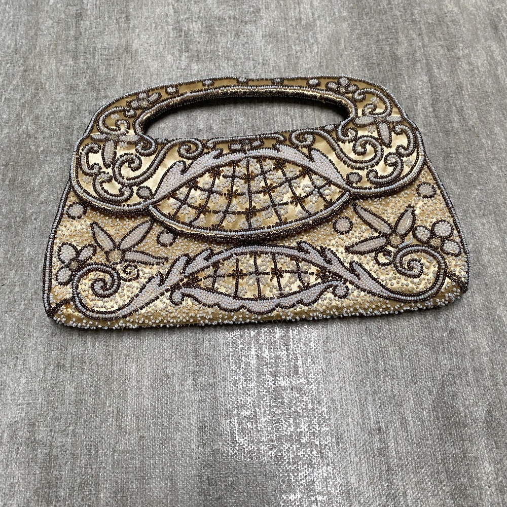 Vintage beaded clutch with handle